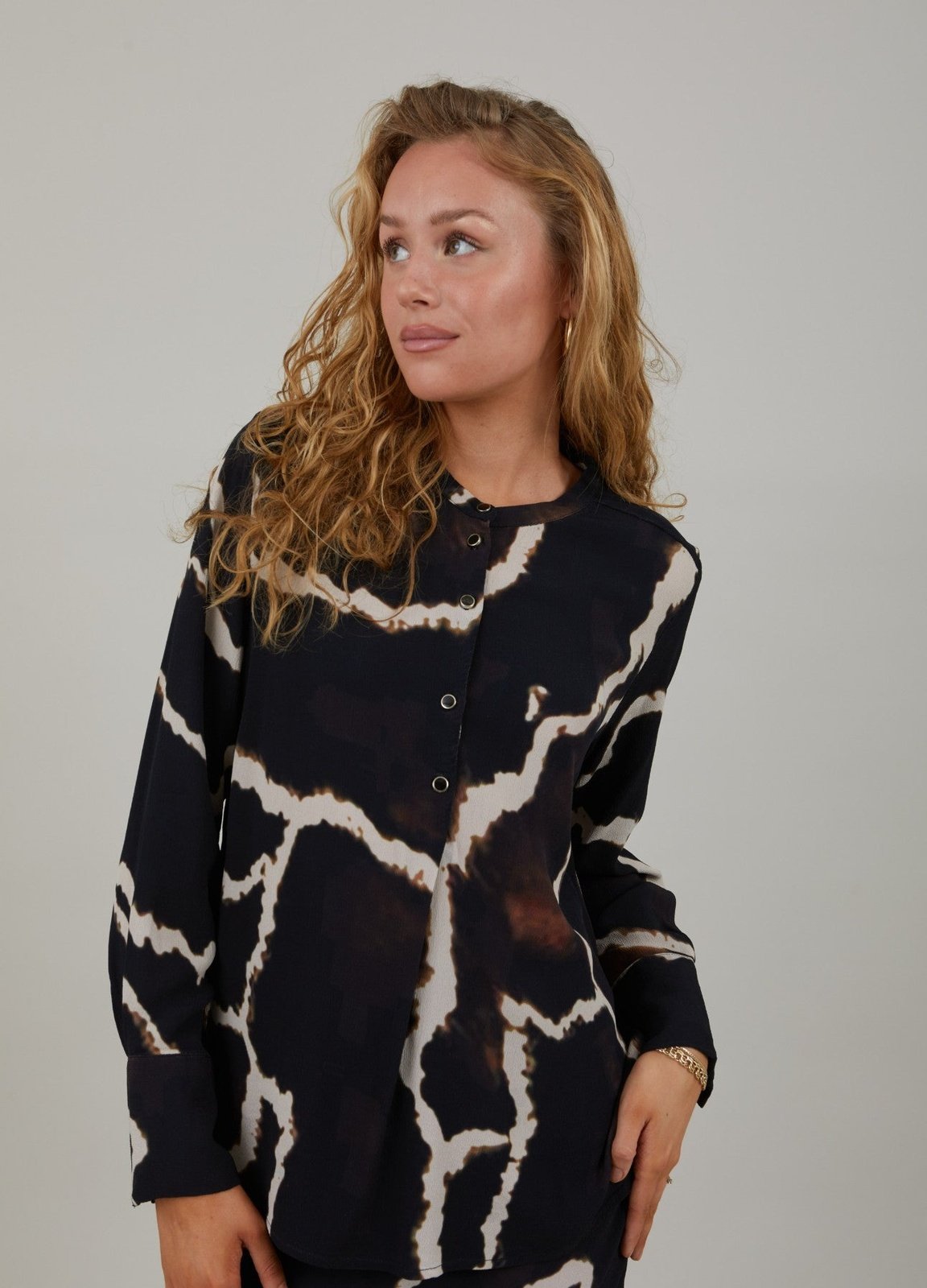 MANDARIN COLLAR LONG SLEEVE BLOUSE