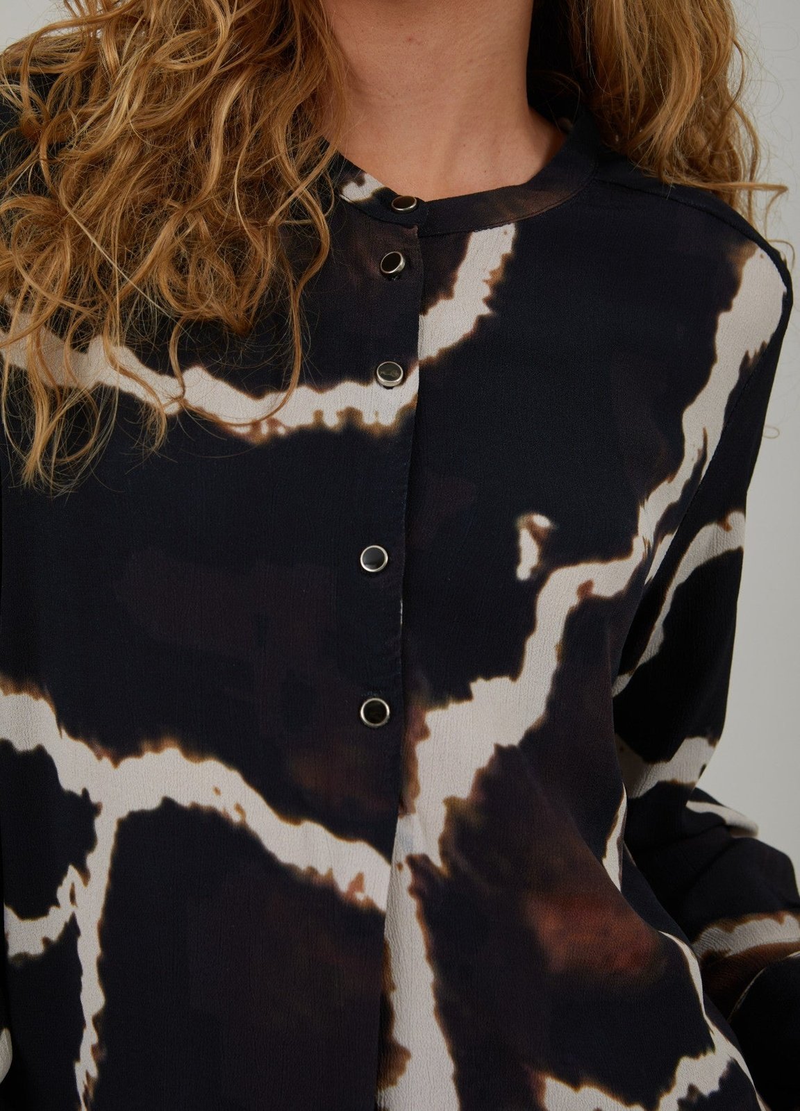 MANDARIN COLLAR LONG SLEEVE BLOUSE