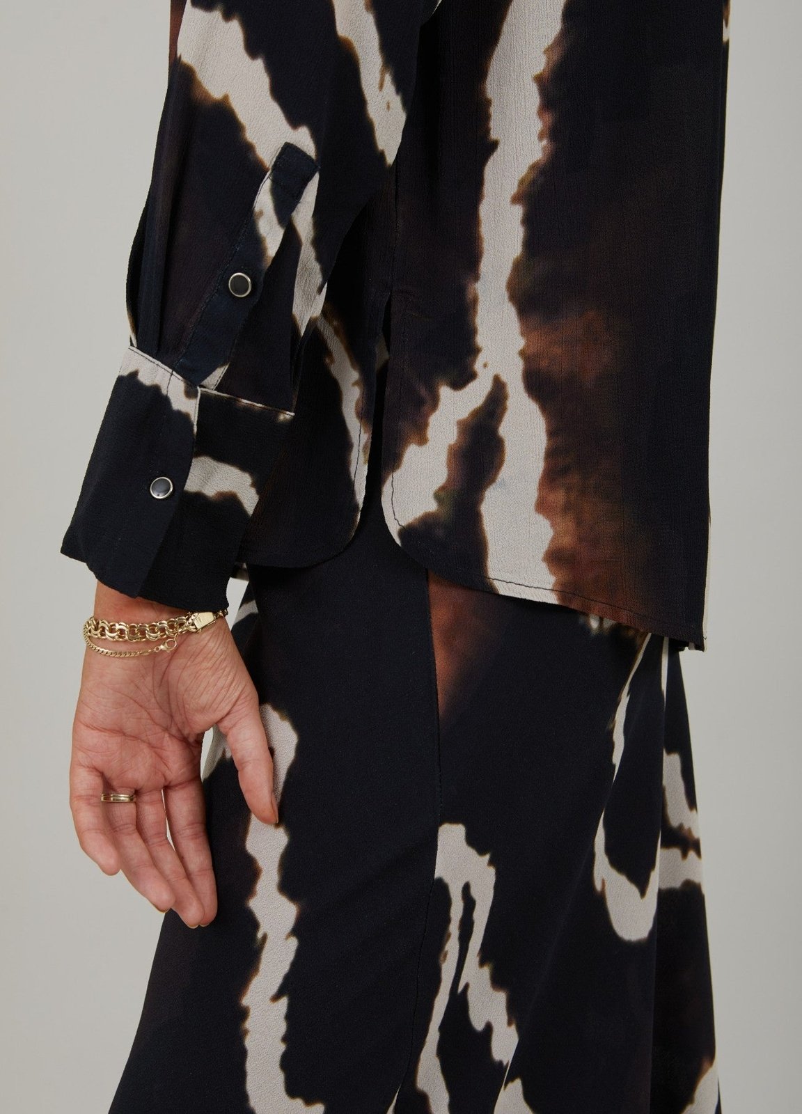 MANDARIN COLLAR LONG SLEEVE BLOUSE