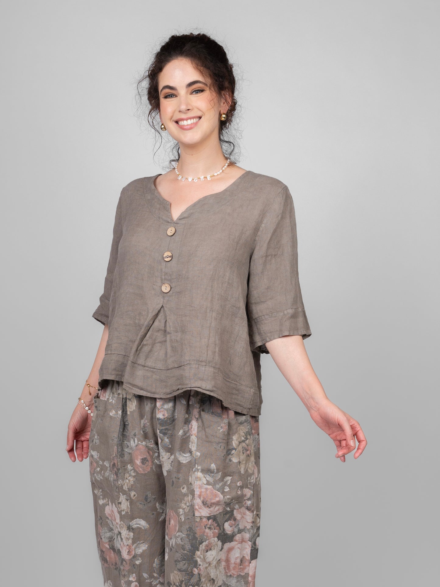 3/4 SLEEVE TOP BUTTON TOP