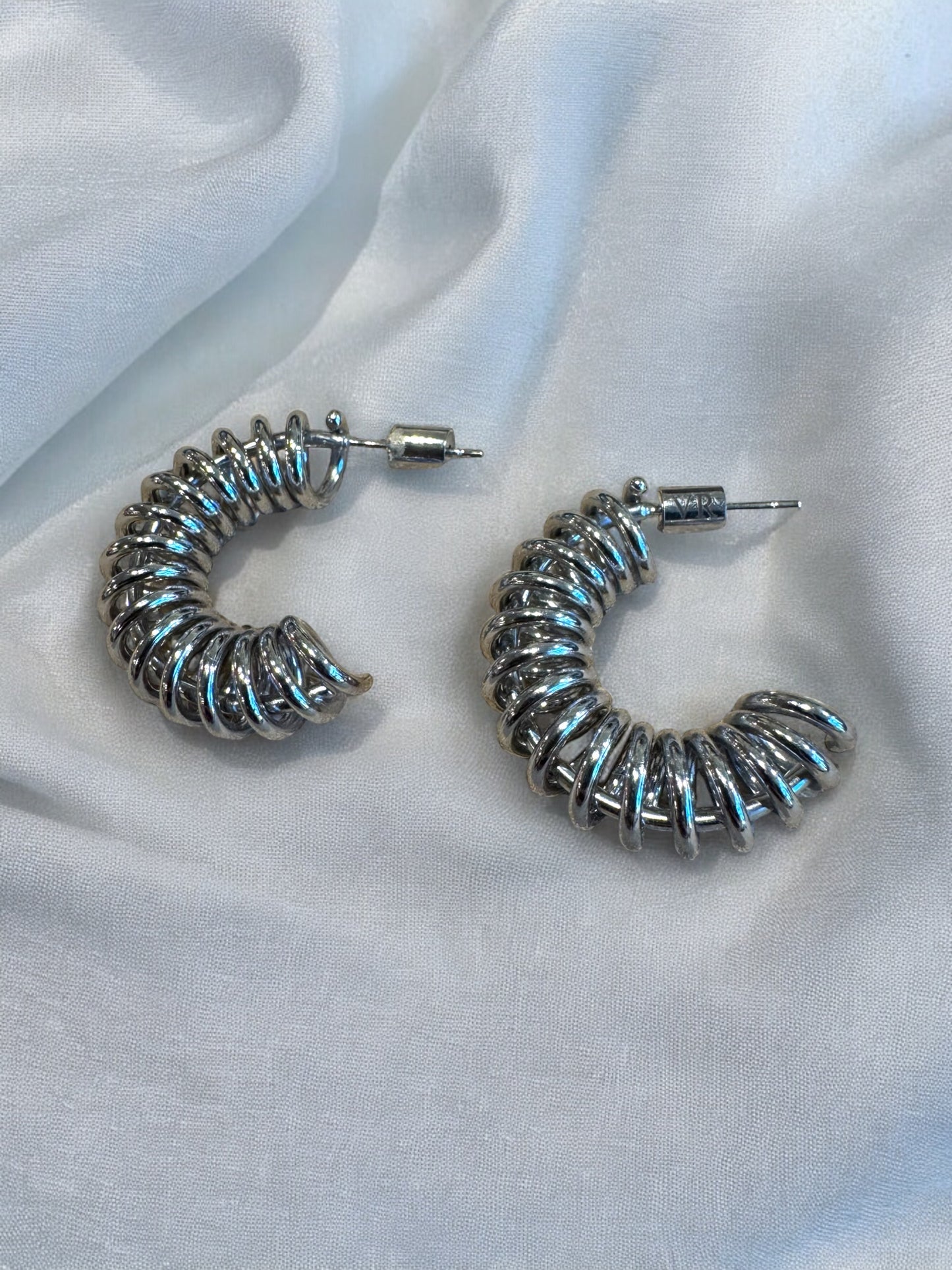SPIRAL HOOP EARRINGS VALENTINE ROUGE