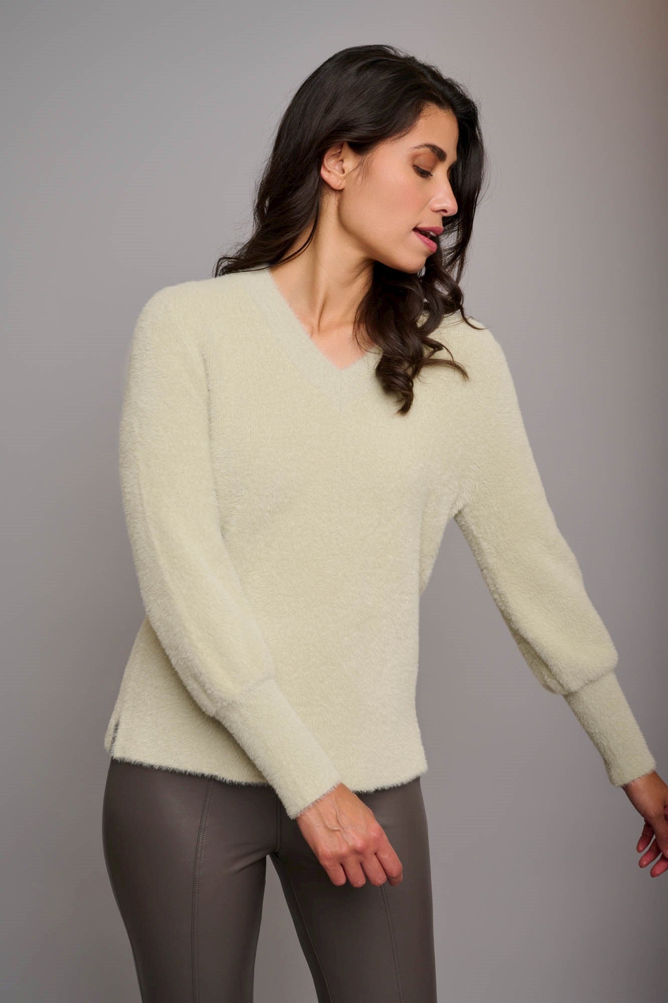 LONG SLEEVE V-NECK SWEATER