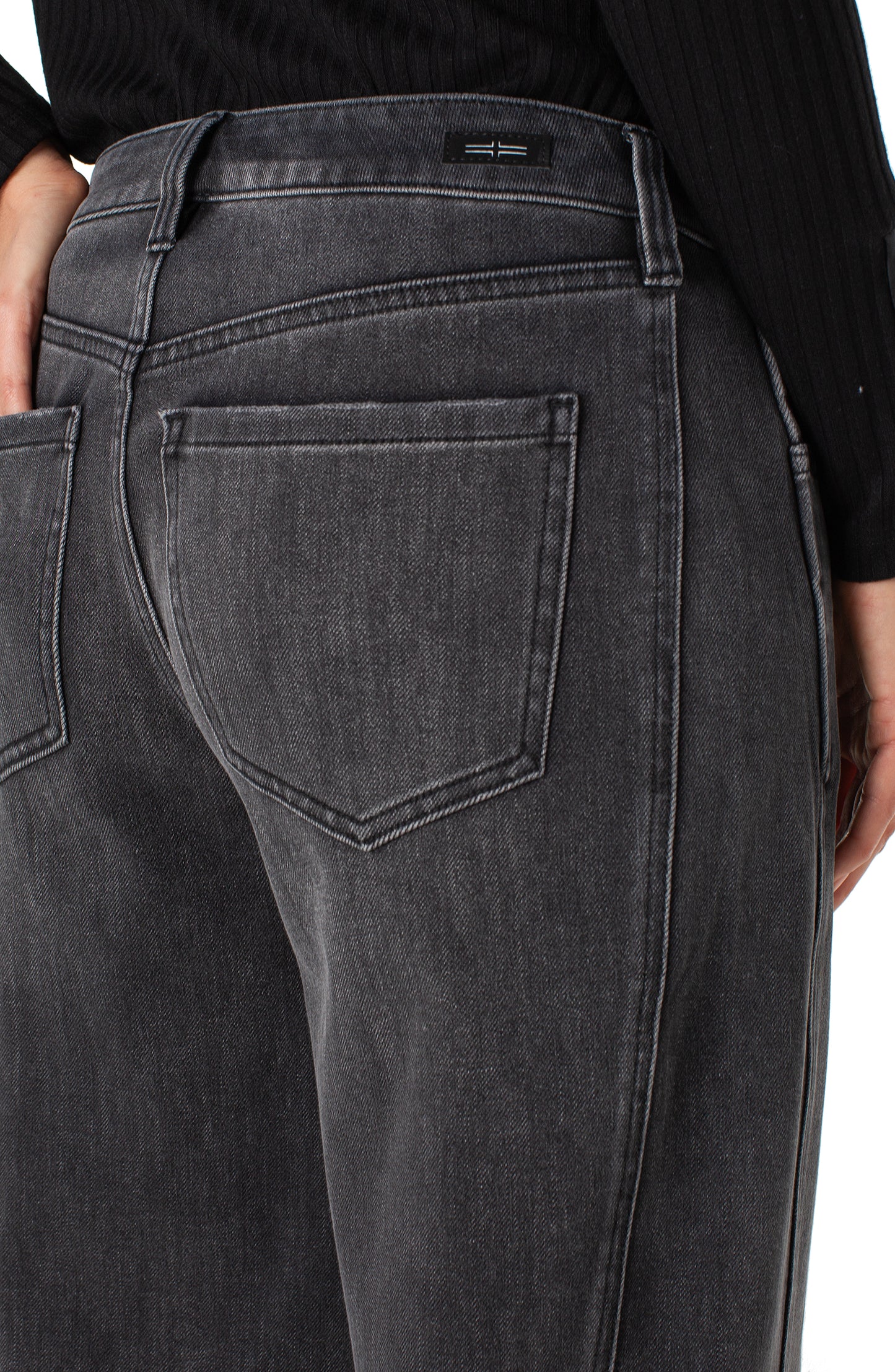 BARREL JEAN