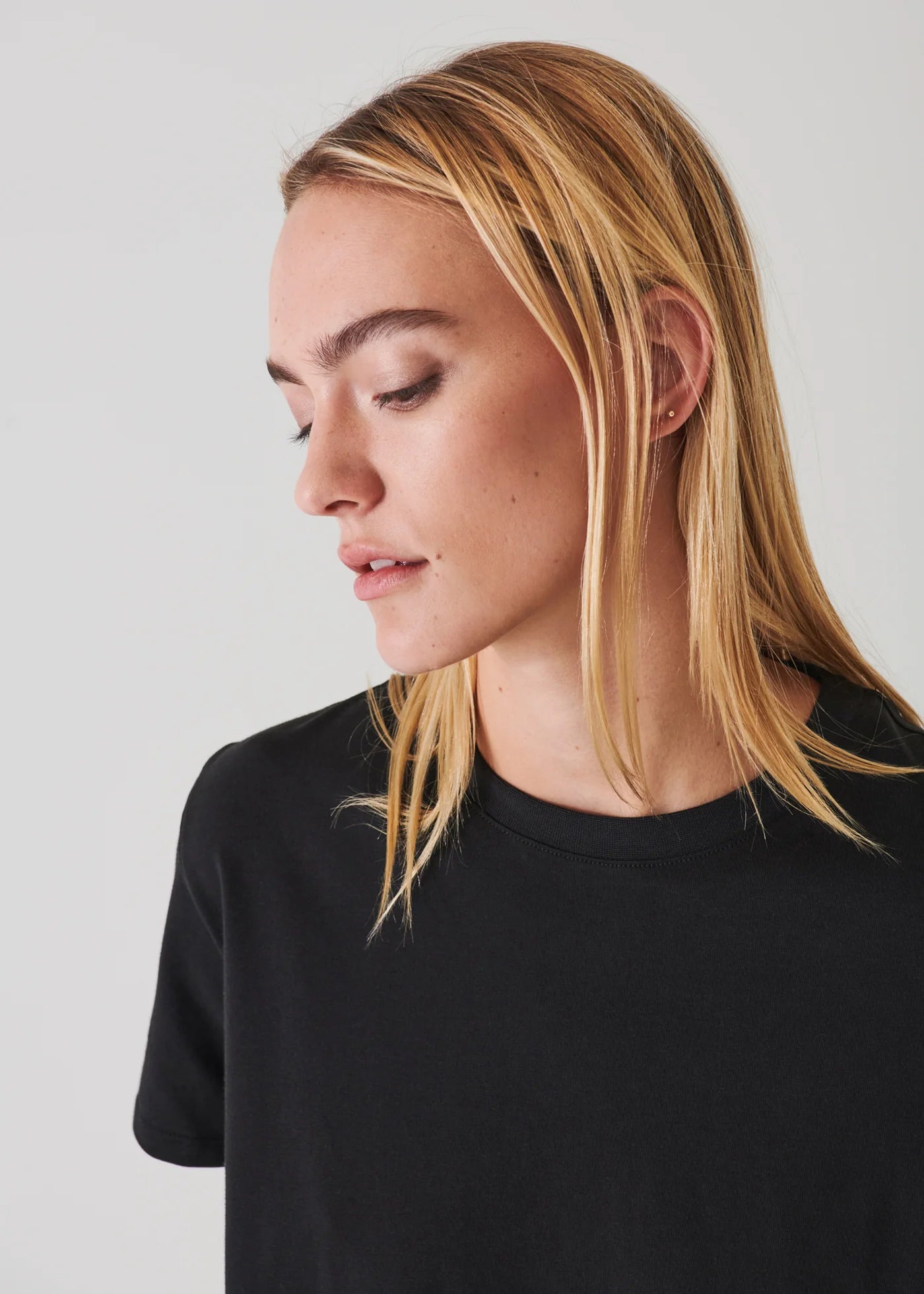 SHORT SLEEVE BOYFRIEND CREW NECK T-SHIRT