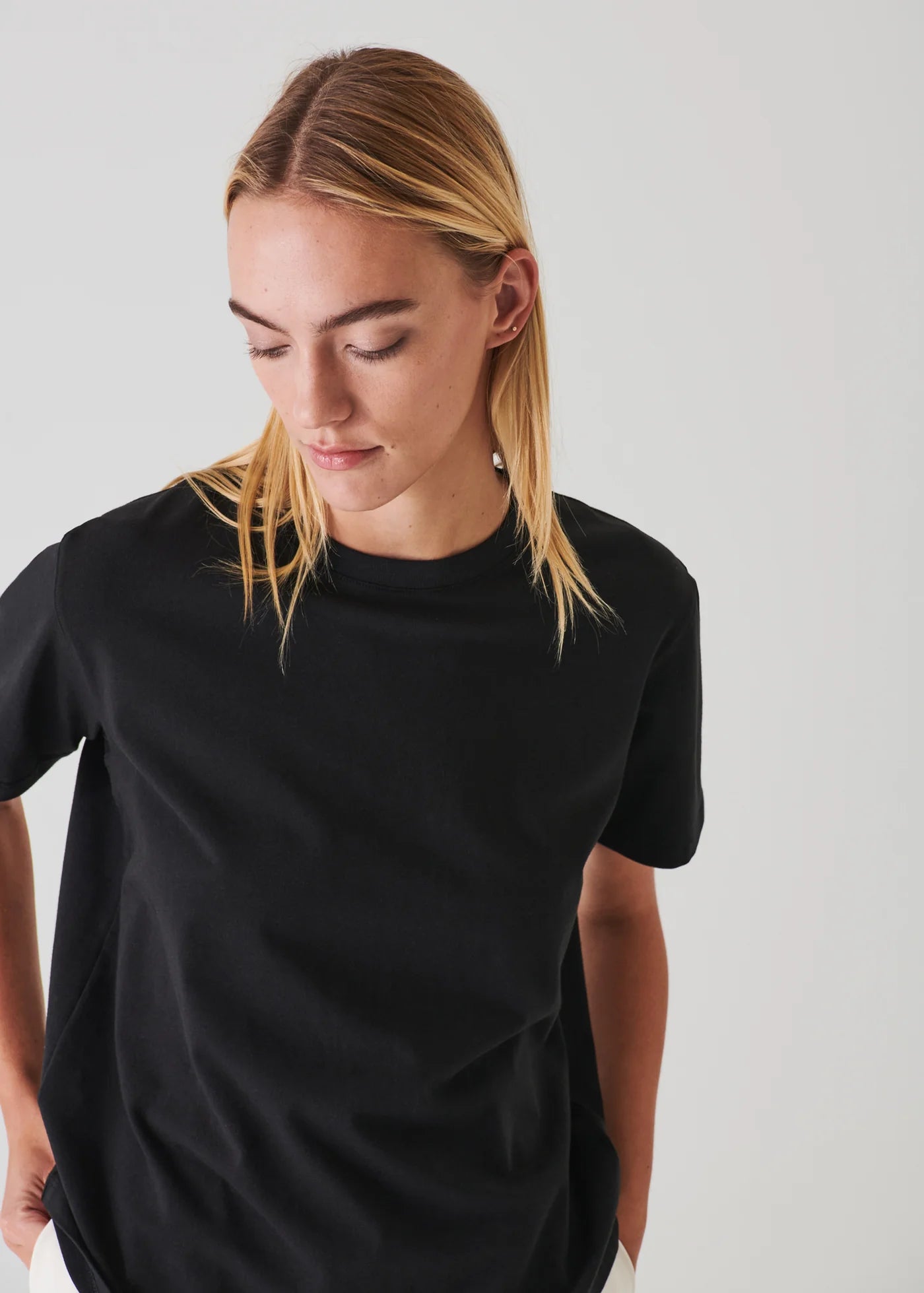 SHORT SLEEVE BOYFRIEND CREW NECK T-SHIRT