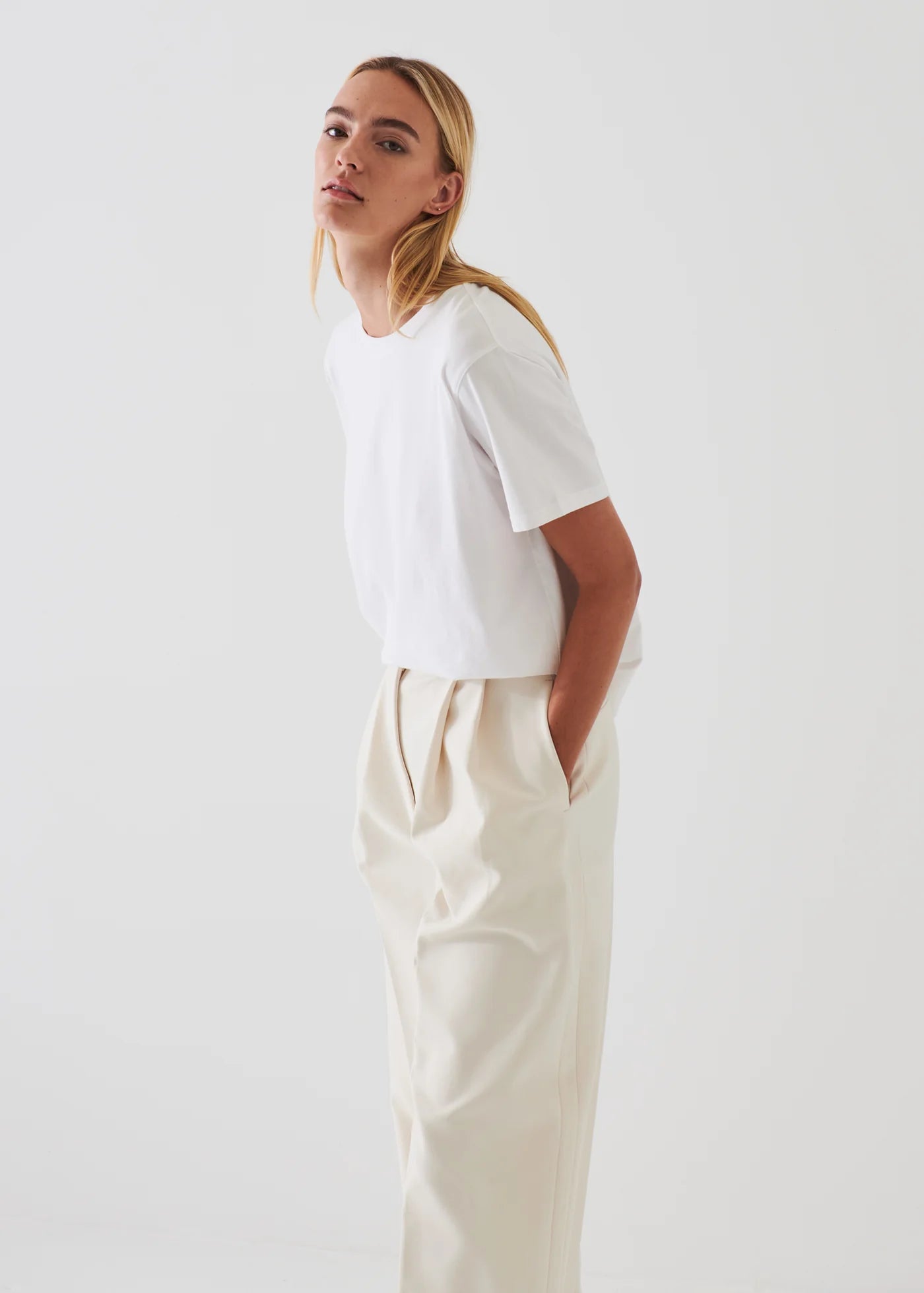 SHORT SLEEVE BOYFRIEND CREW NECK T-SHIRT