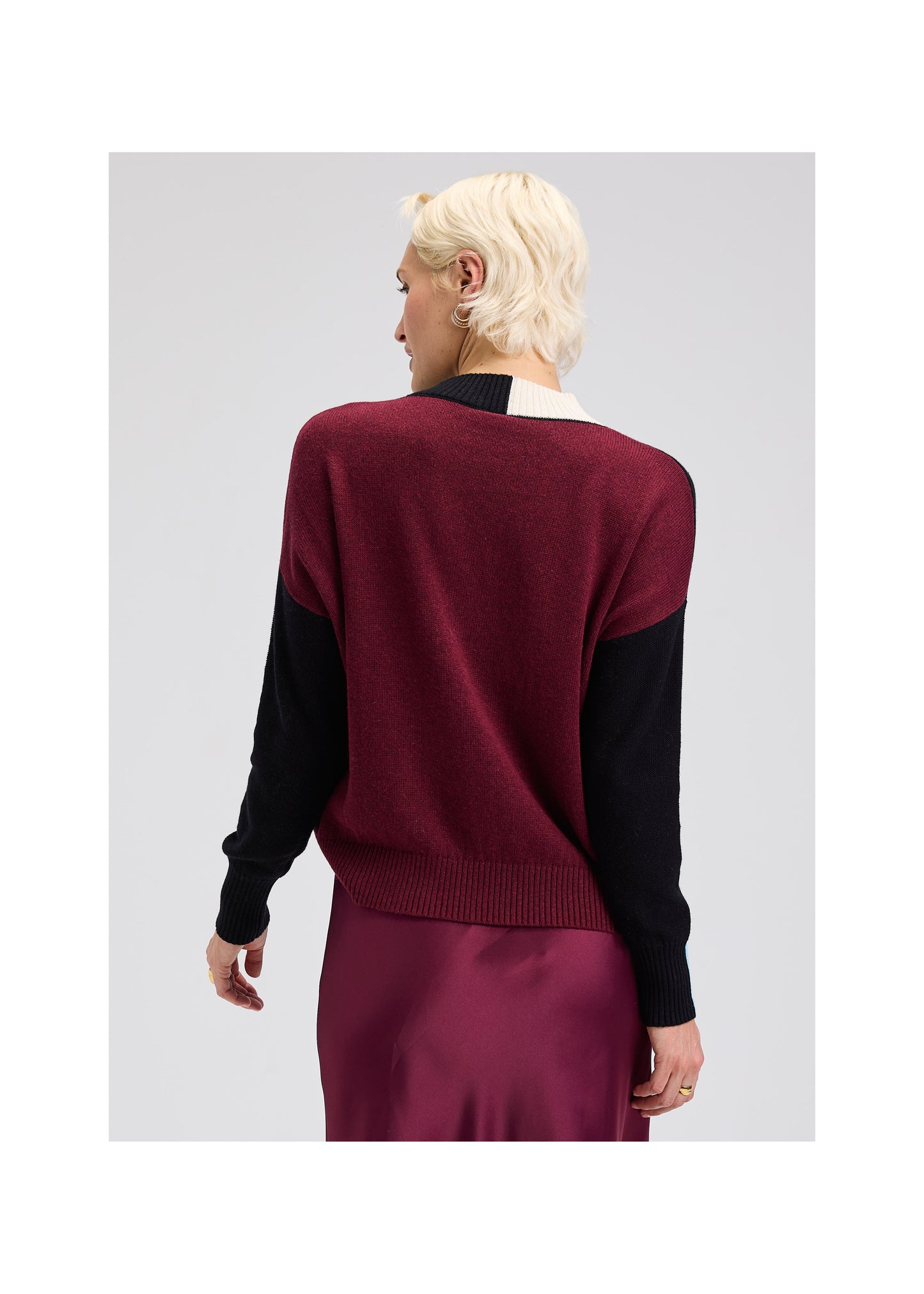 COLOUR BLOCK TRIM SWEATER