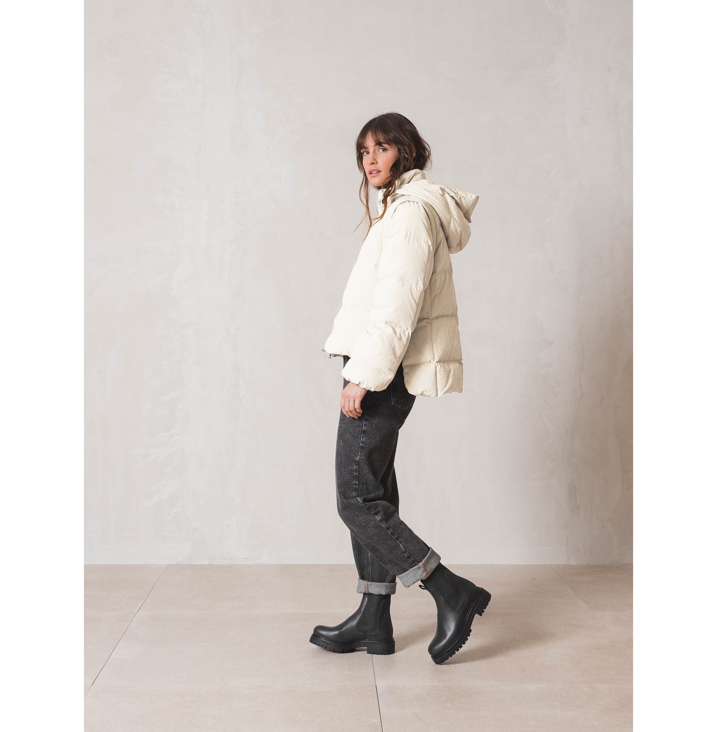 DETACHABLE SLEEVE JACKET