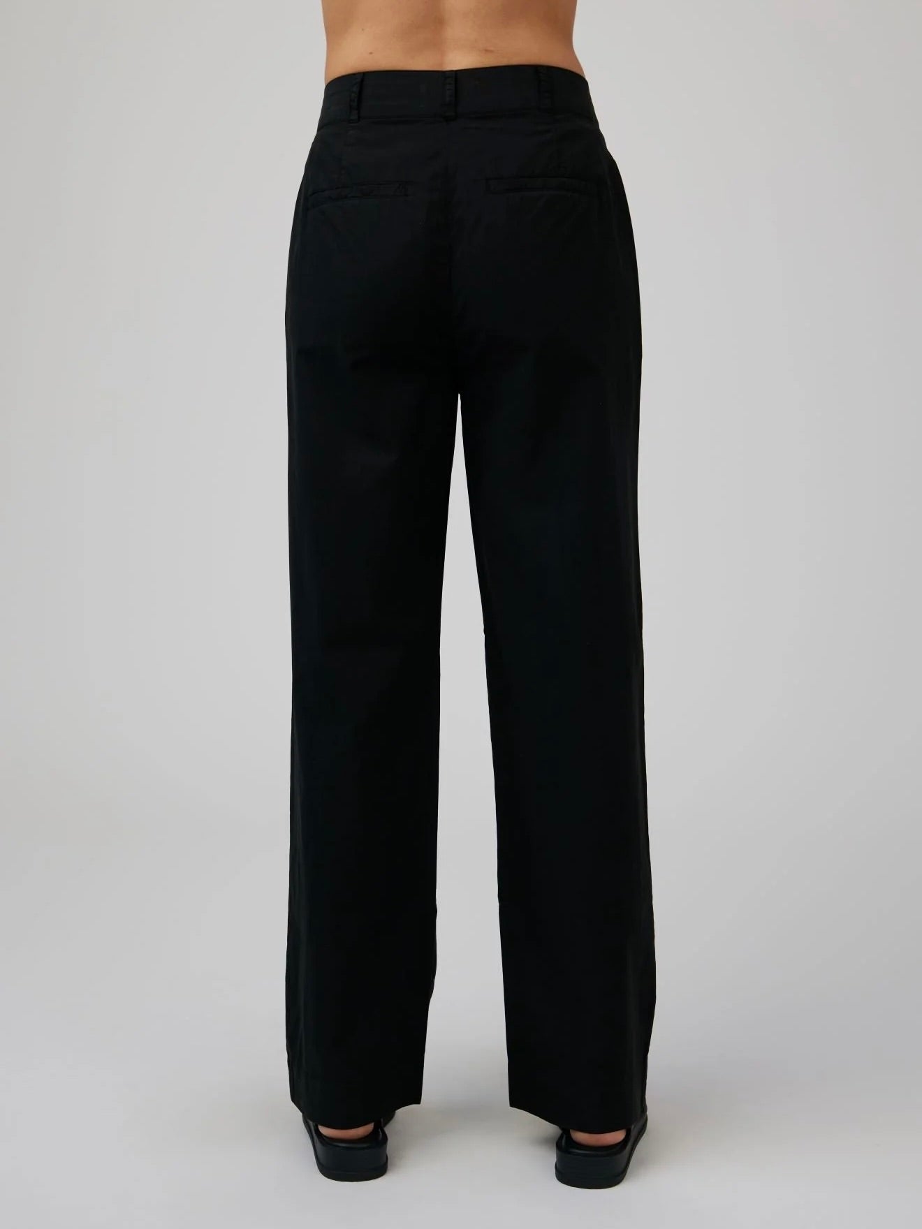 SINGLE PLEAT TROUSER
