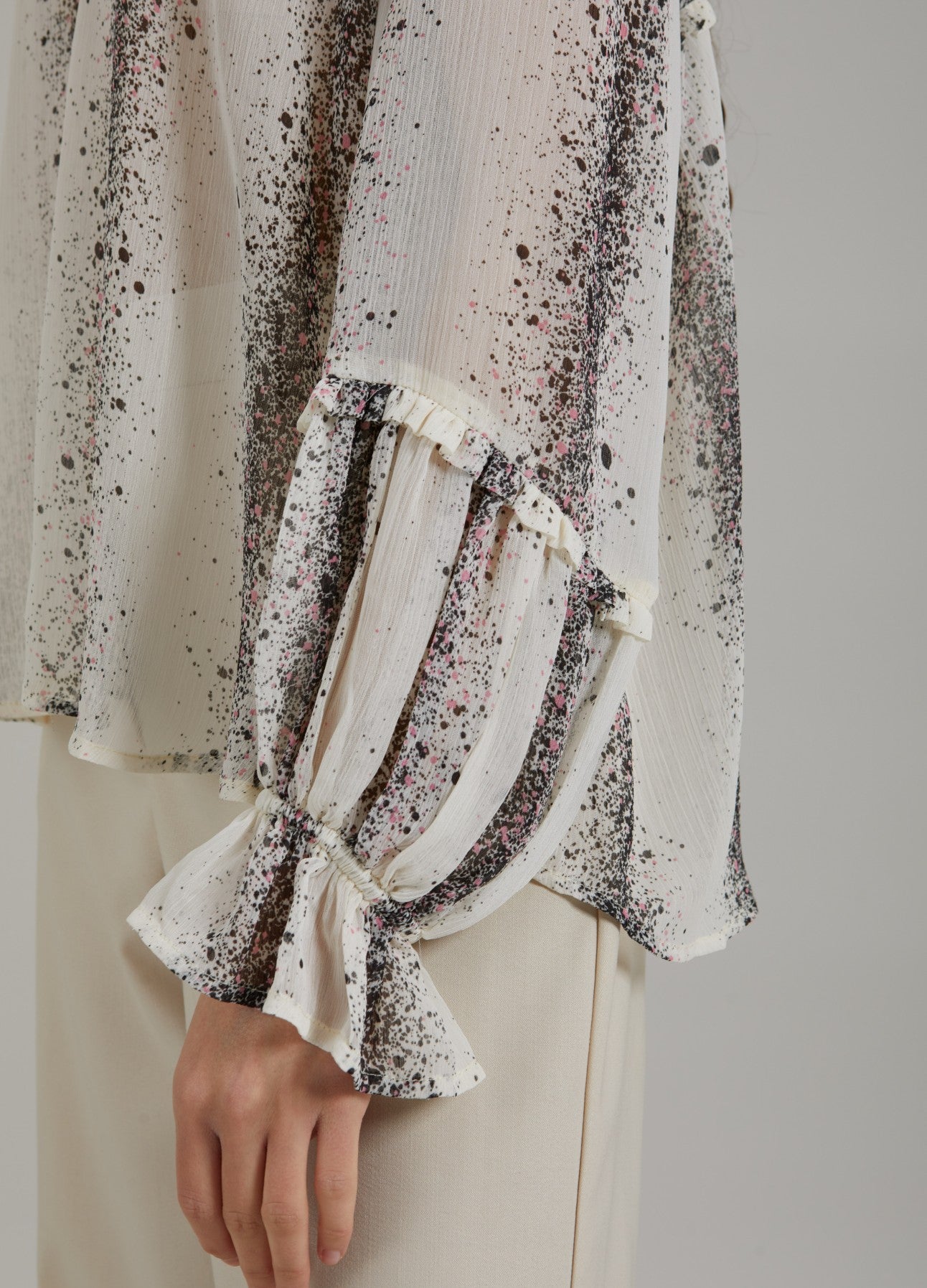 V NECK BLOUSE WITH RUFFLE SLEEVE