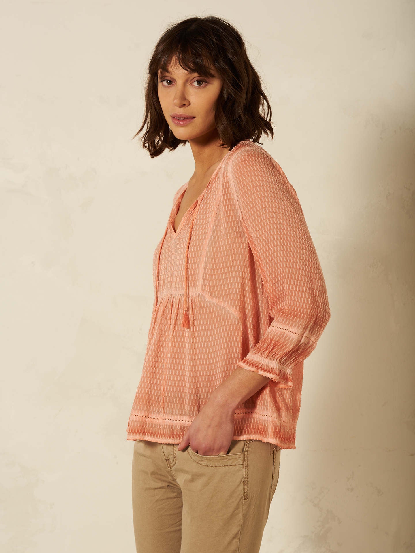 3/4 SLEEVE TIE NECK BLOUSE