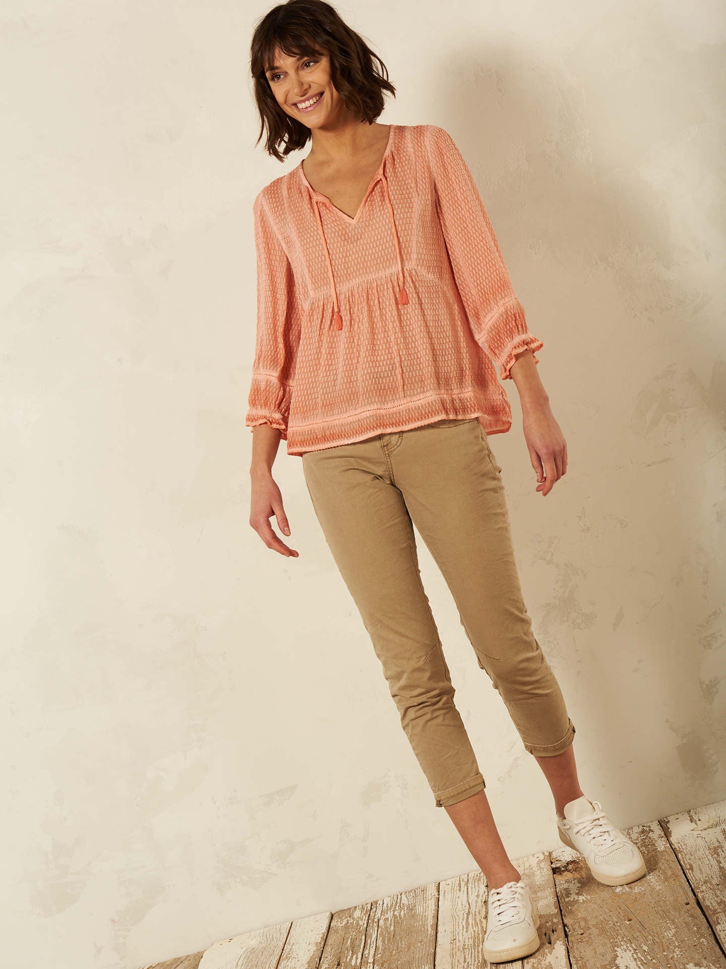 3/4 SLEEVE TIE NECK BLOUSE