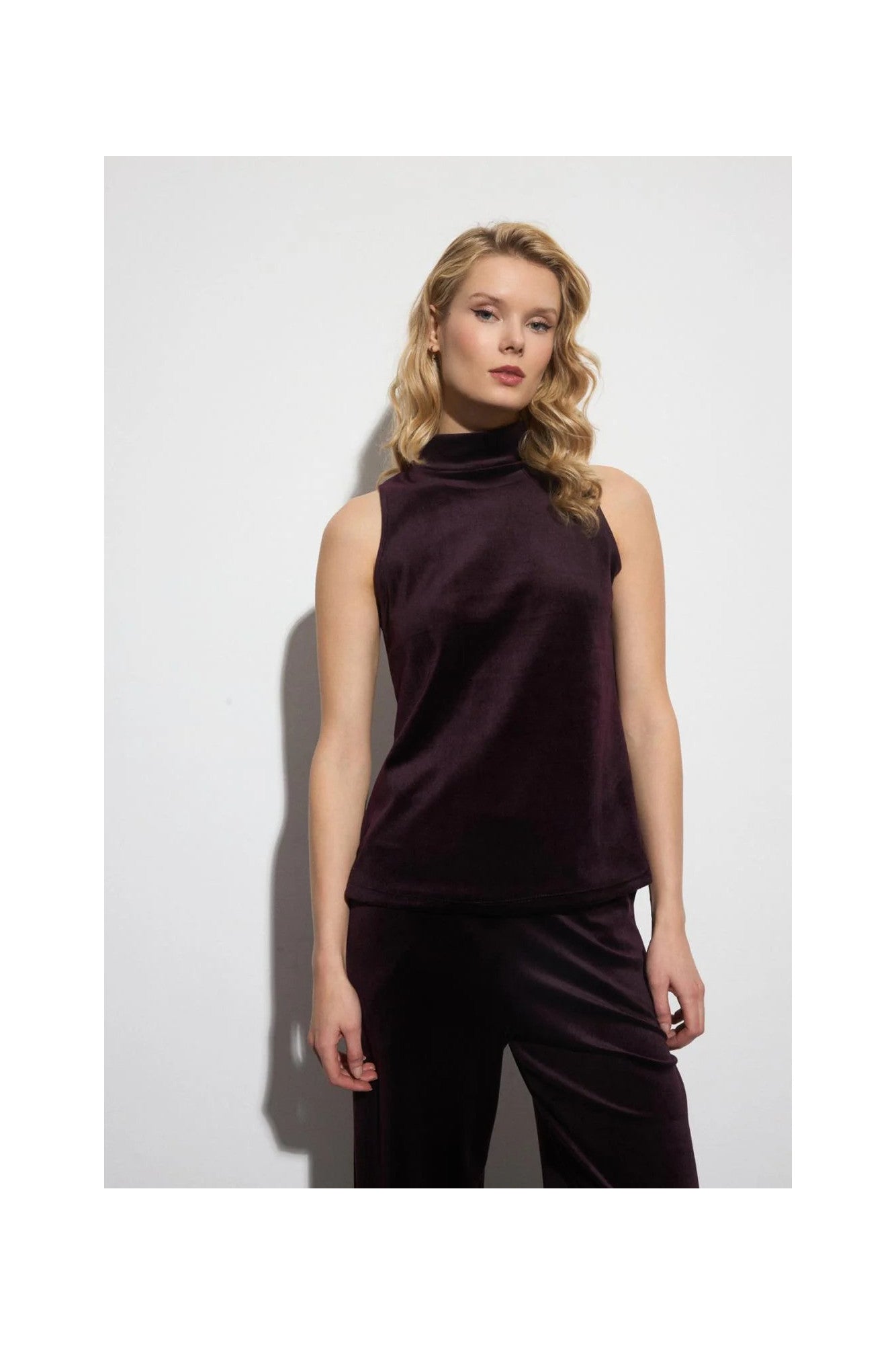 VELVET SLEEVELESS TOP