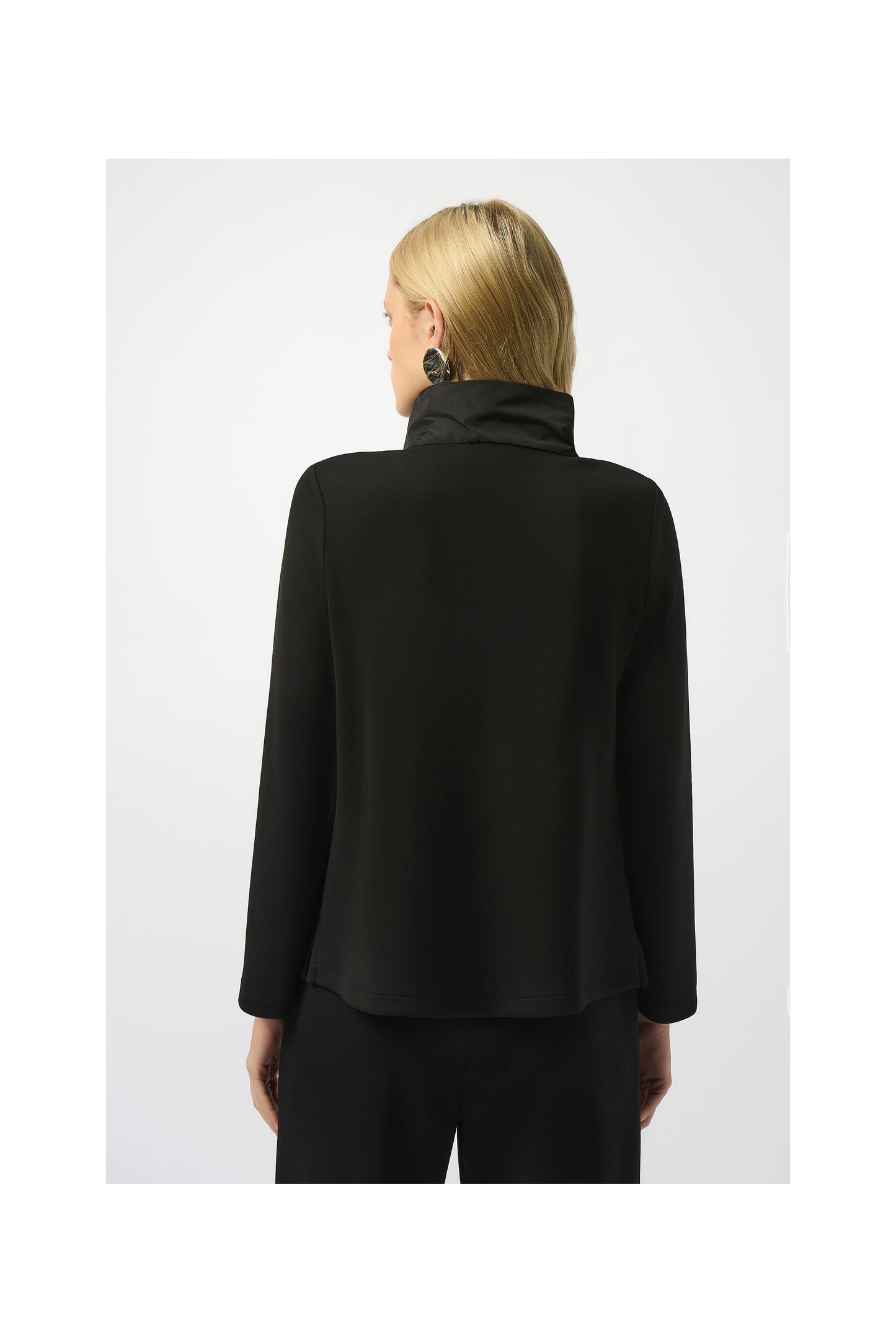 CONTRAST TRIM NECK 3 BUTTON TOP