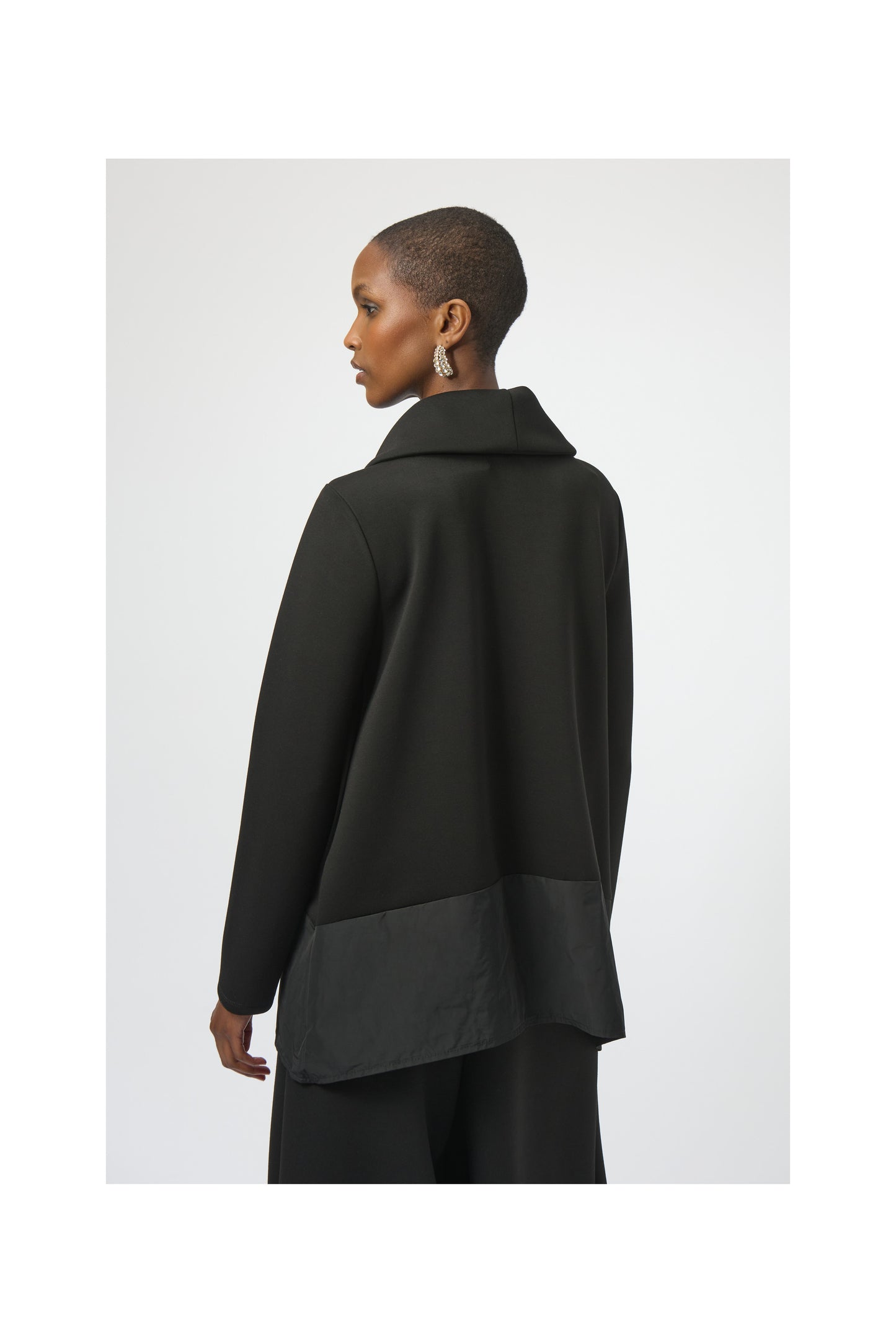CONTRAST TRIM MOCKNECK TOP
