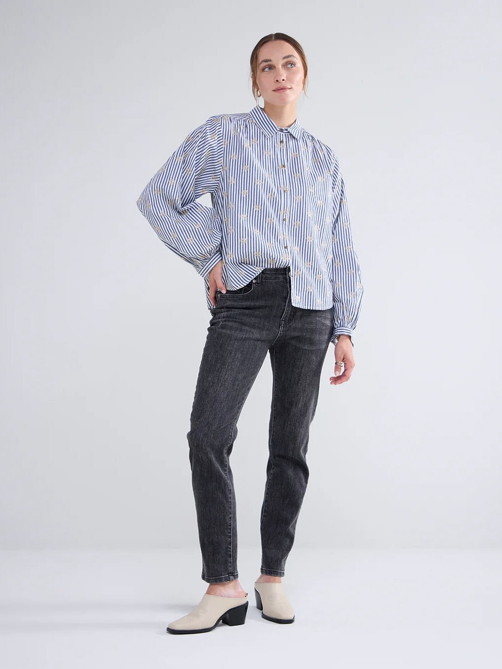 STRIPE SHIRT WITH SCATTERED EMBROIDERY SUMMUM