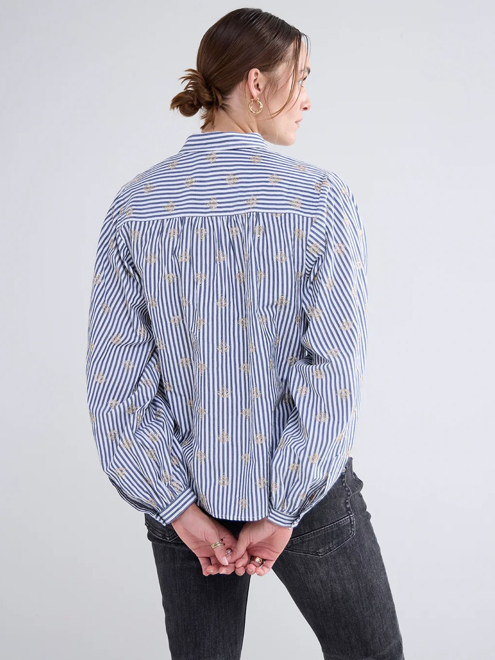 STRIPE SHIRT WITH SCATTERED EMBROIDERY SUMMUM