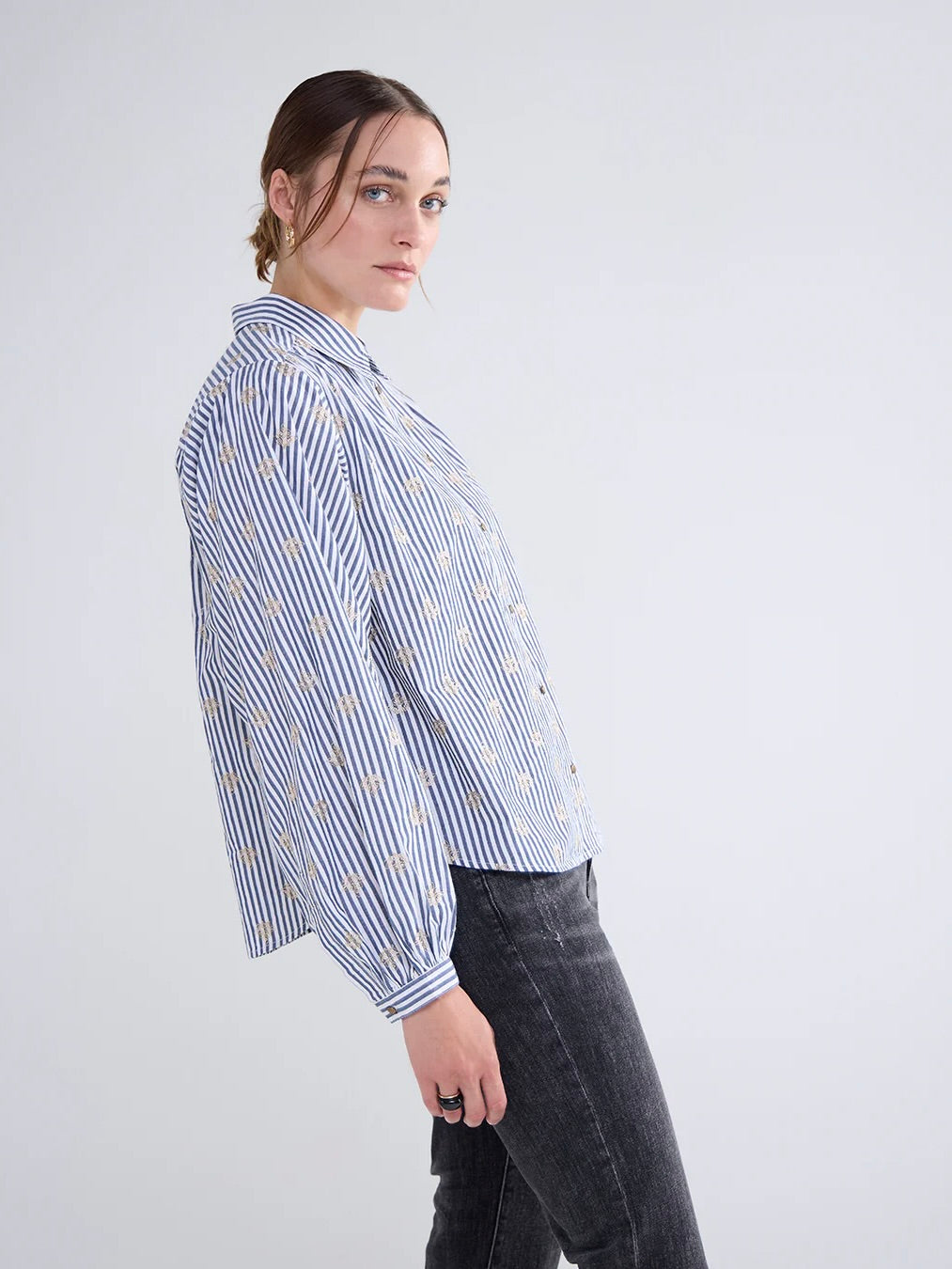 STRIPE SHIRT WITH SCATTERED EMBROIDERY SUMMUM