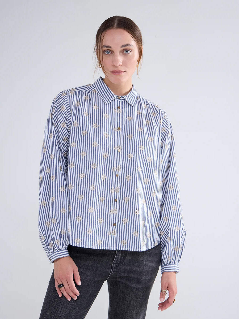 STRIPE SHIRT WITH SCATTERED EMBROIDERY SUMMUM