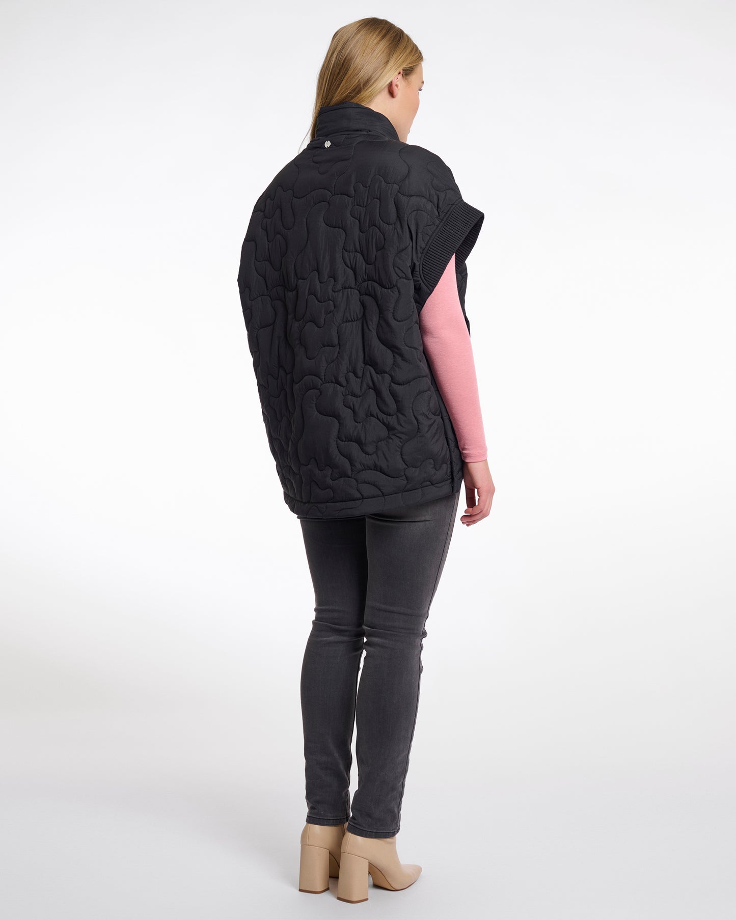 EXTEND SLEEVE QUILTED VEST