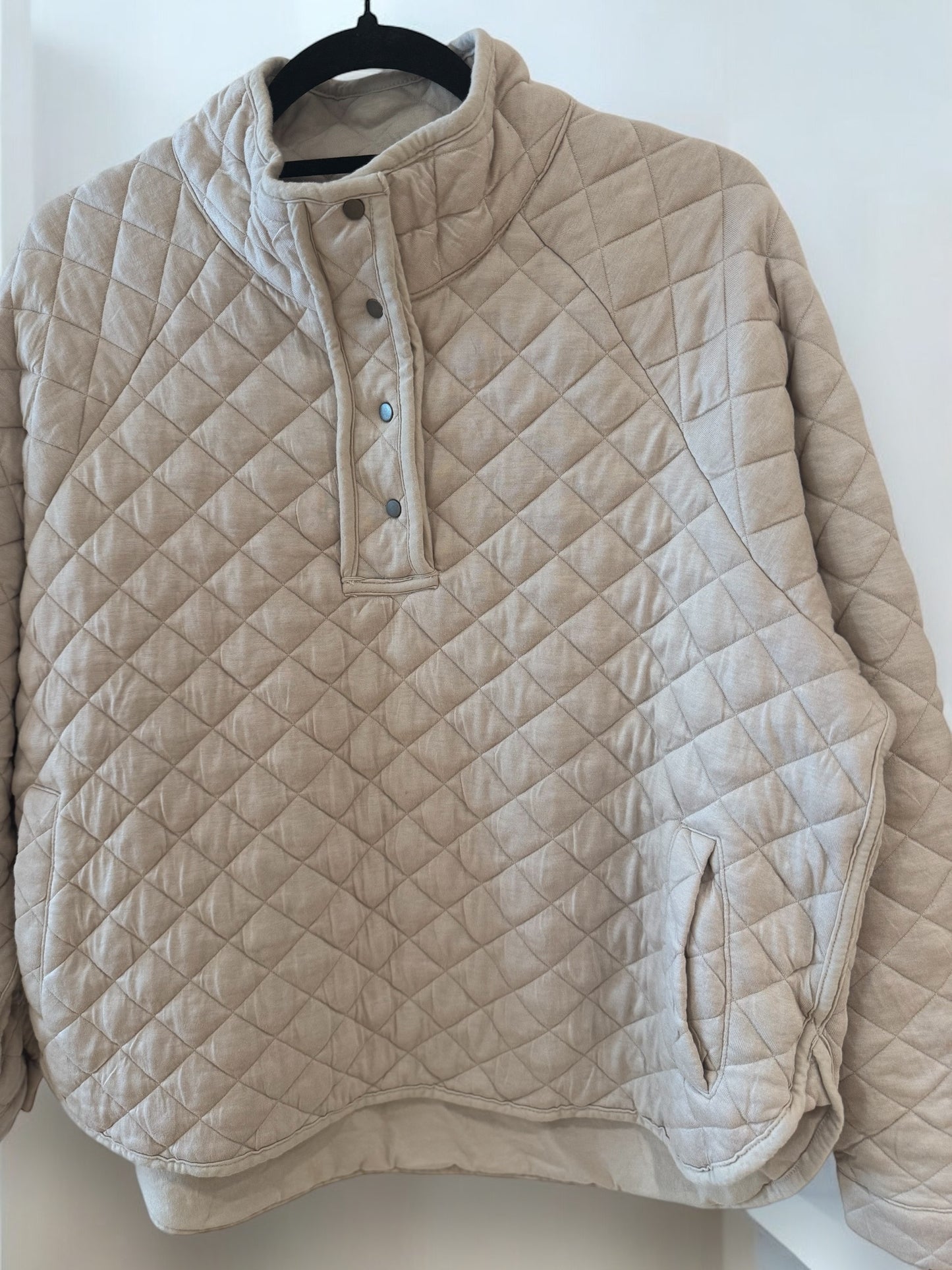 QUILTED PULLOVER TOP