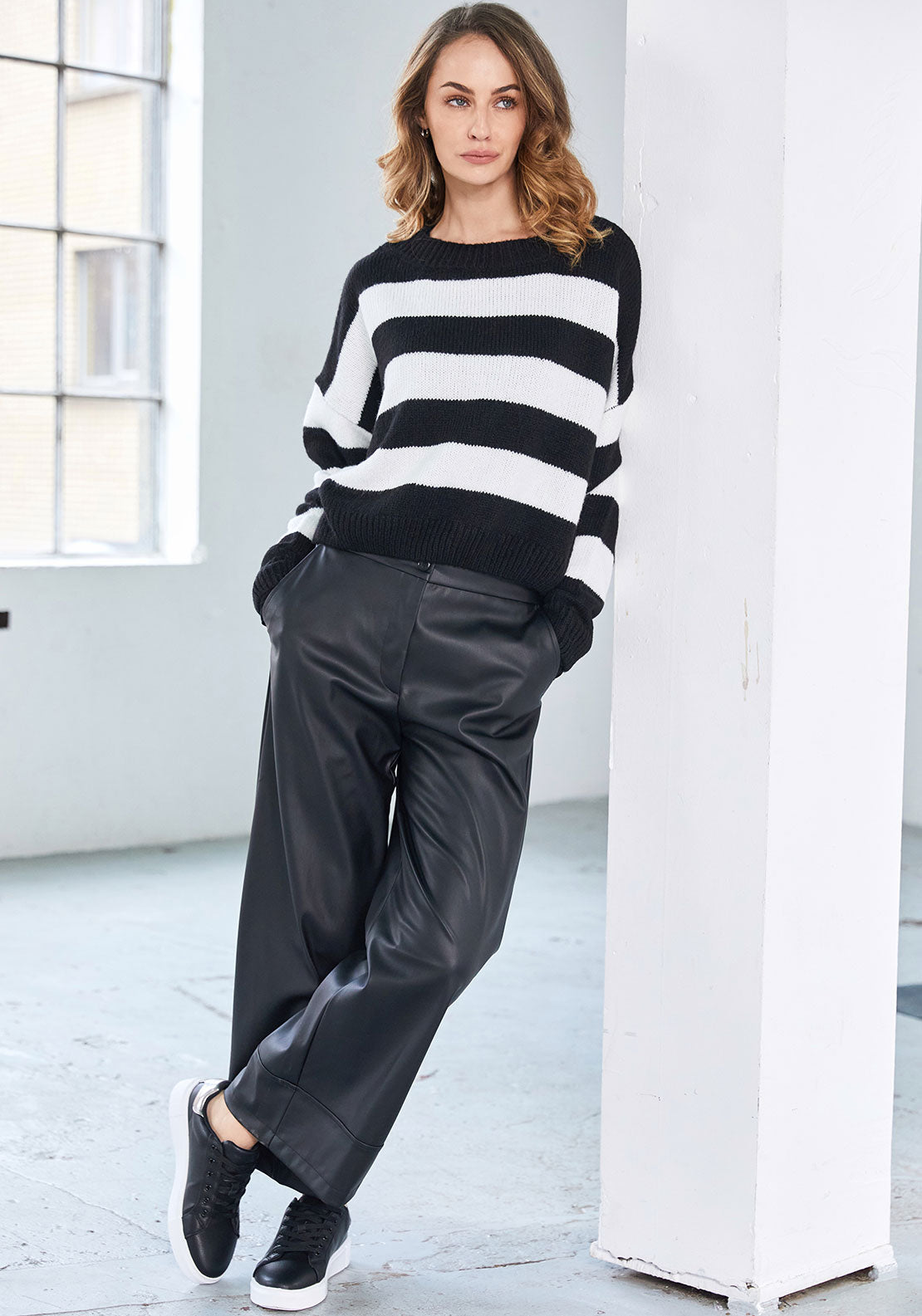 PLEATHER WIDE CUFF PANT