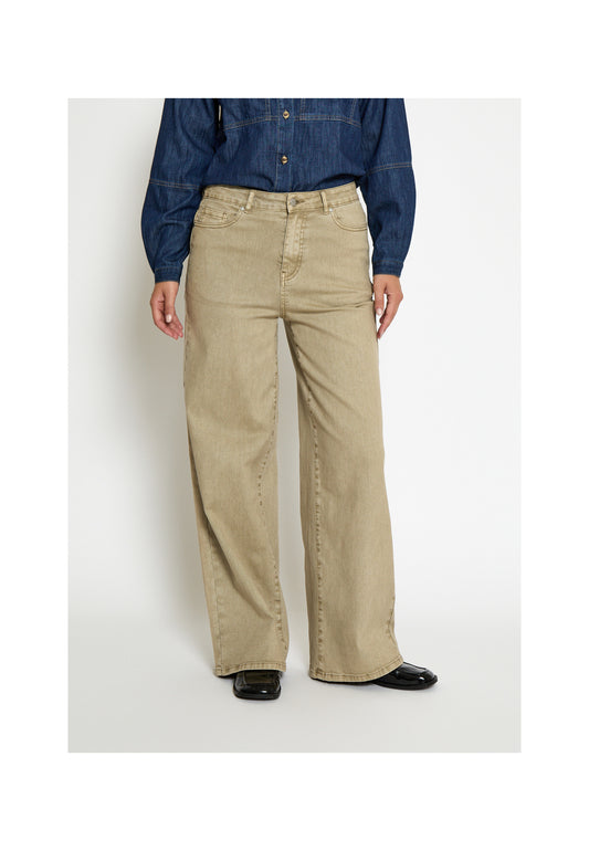 FLORA STRAIGHT FIT JEAN