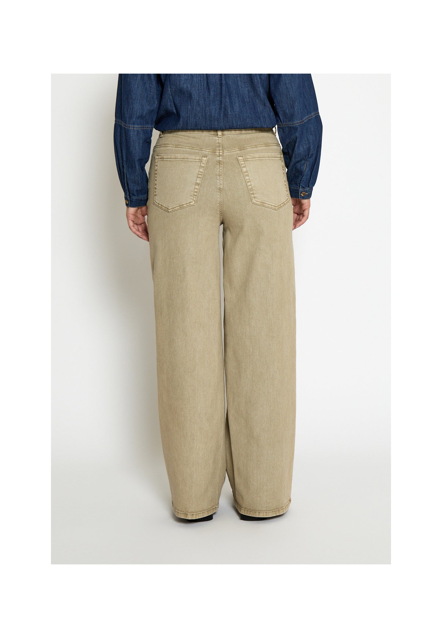 FLORA STRAIGHT FIT JEAN