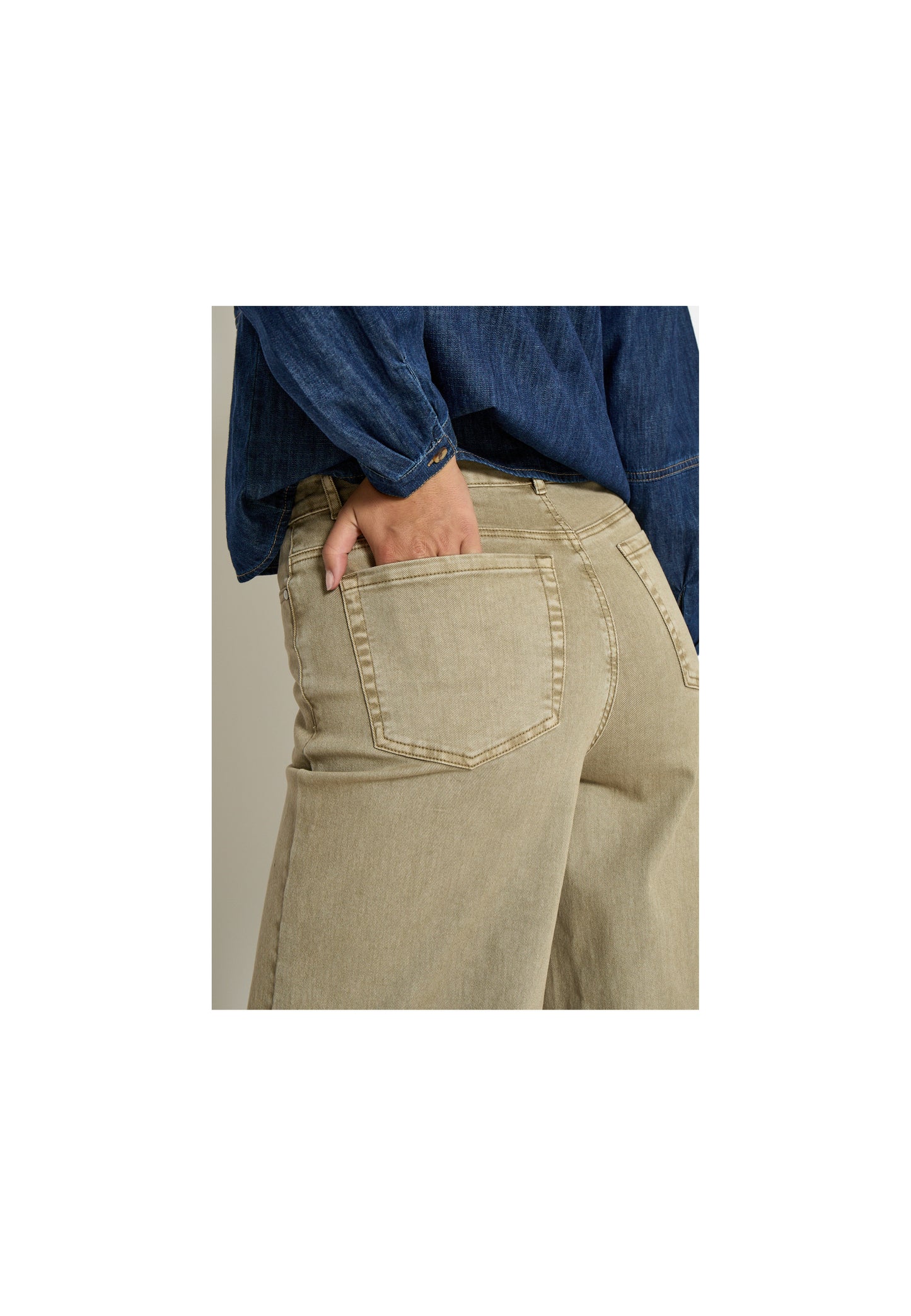 FLORA STRAIGHT FIT JEAN