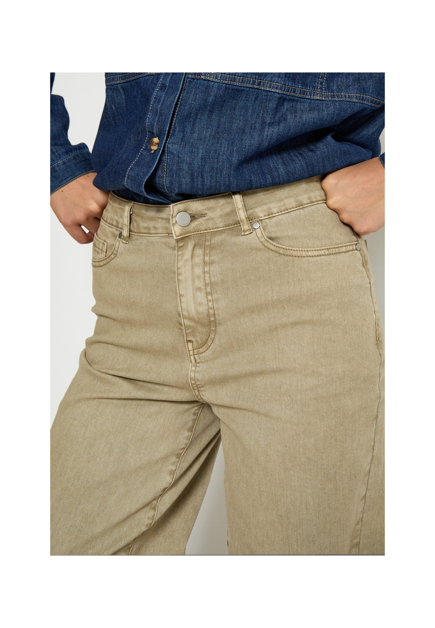 FLORA STRAIGHT FIT JEAN