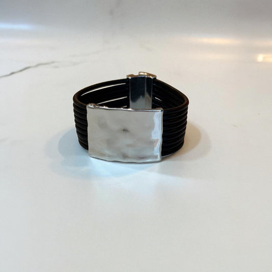 HAMMERED METALLIC MAGNETIC BRACELET