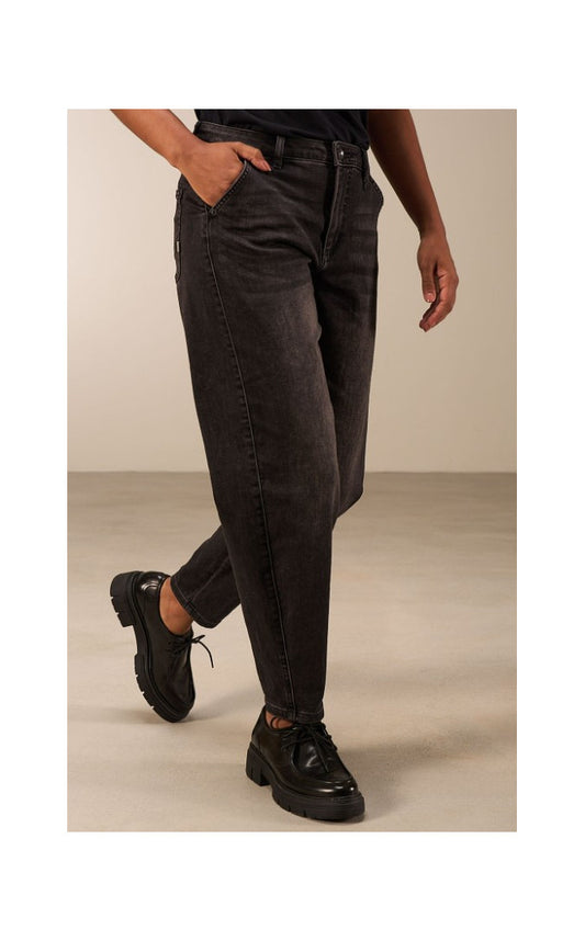 BARREL LEG STRETCH JEAN