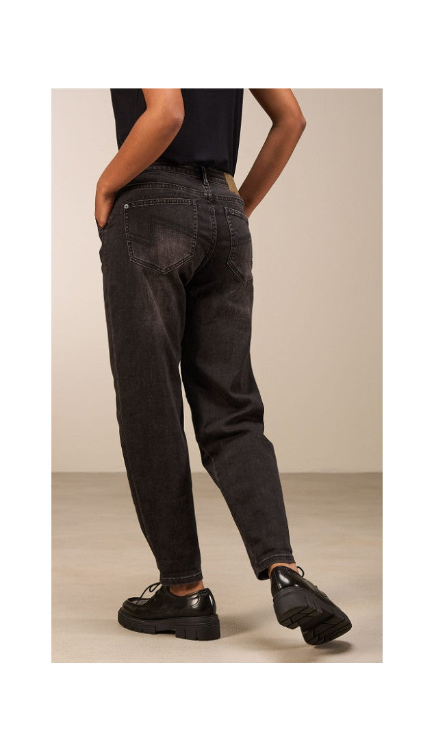 BARREL LEG STRETCH JEAN