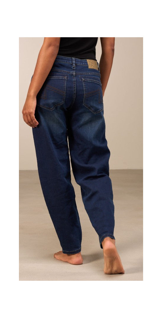 BARREL LEG STRETCH JEAN