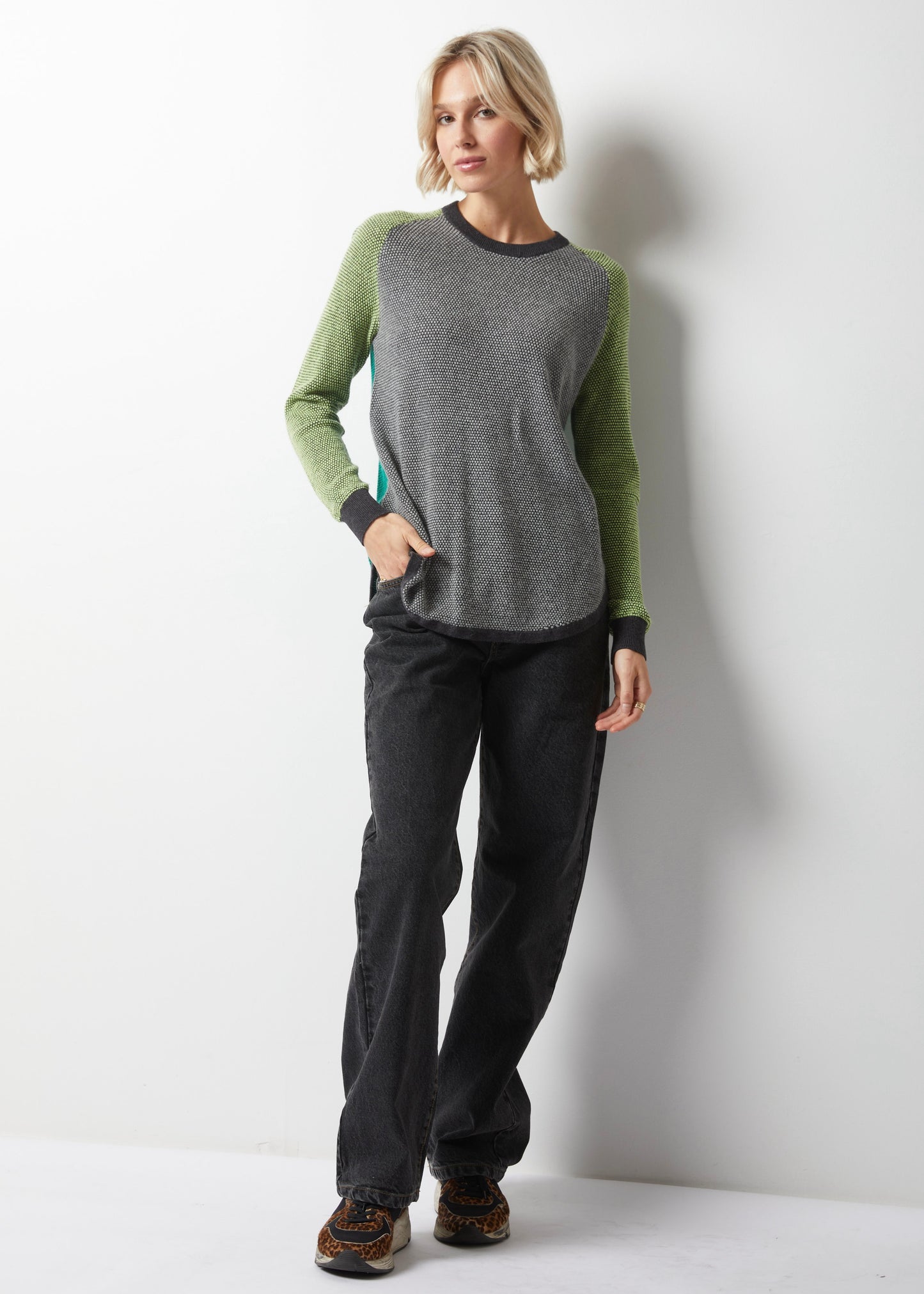 CONTRAST SLEEVE CREWNECK SWEATER