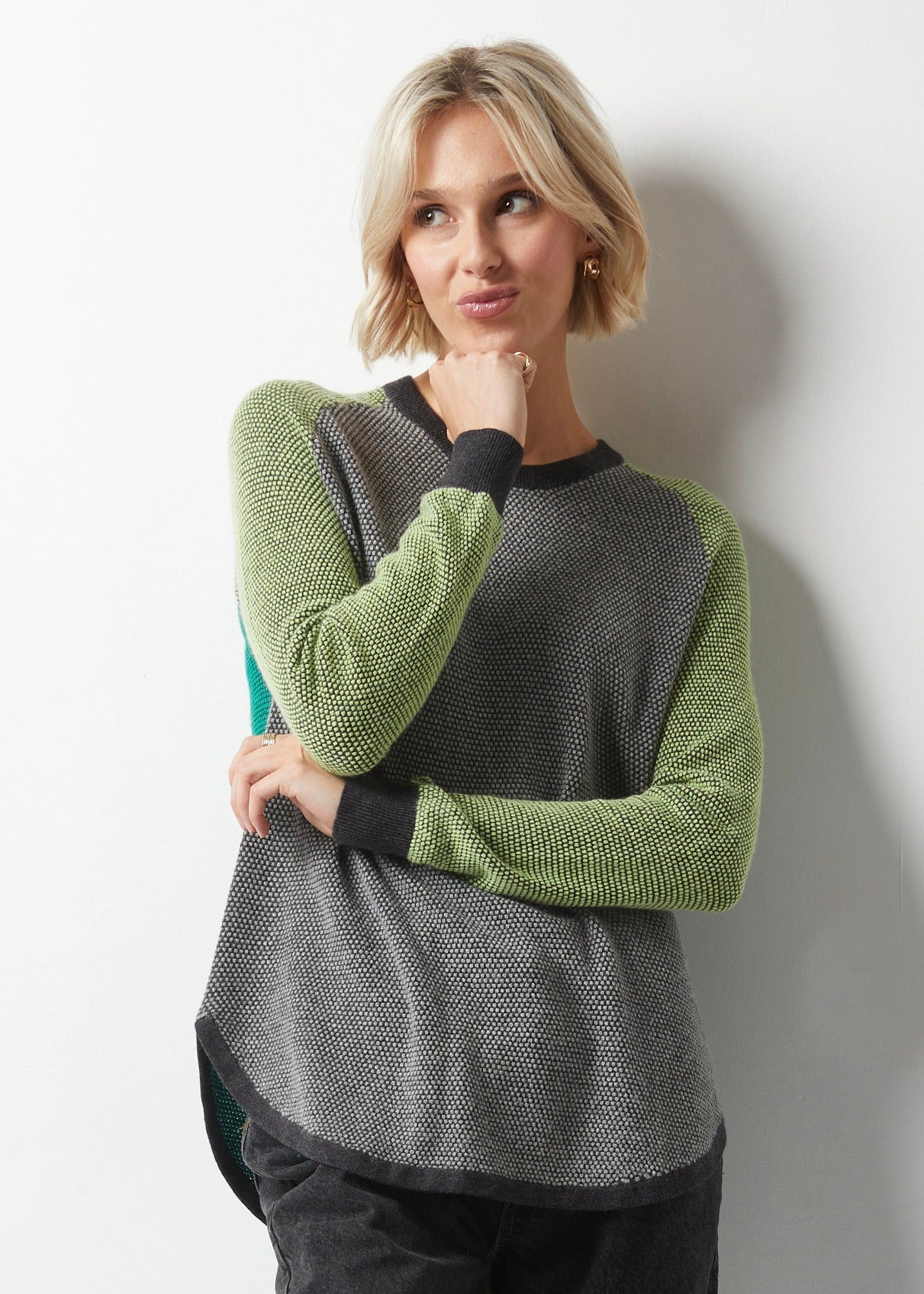 CONTRAST SLEEVE CREWNECK SWEATER