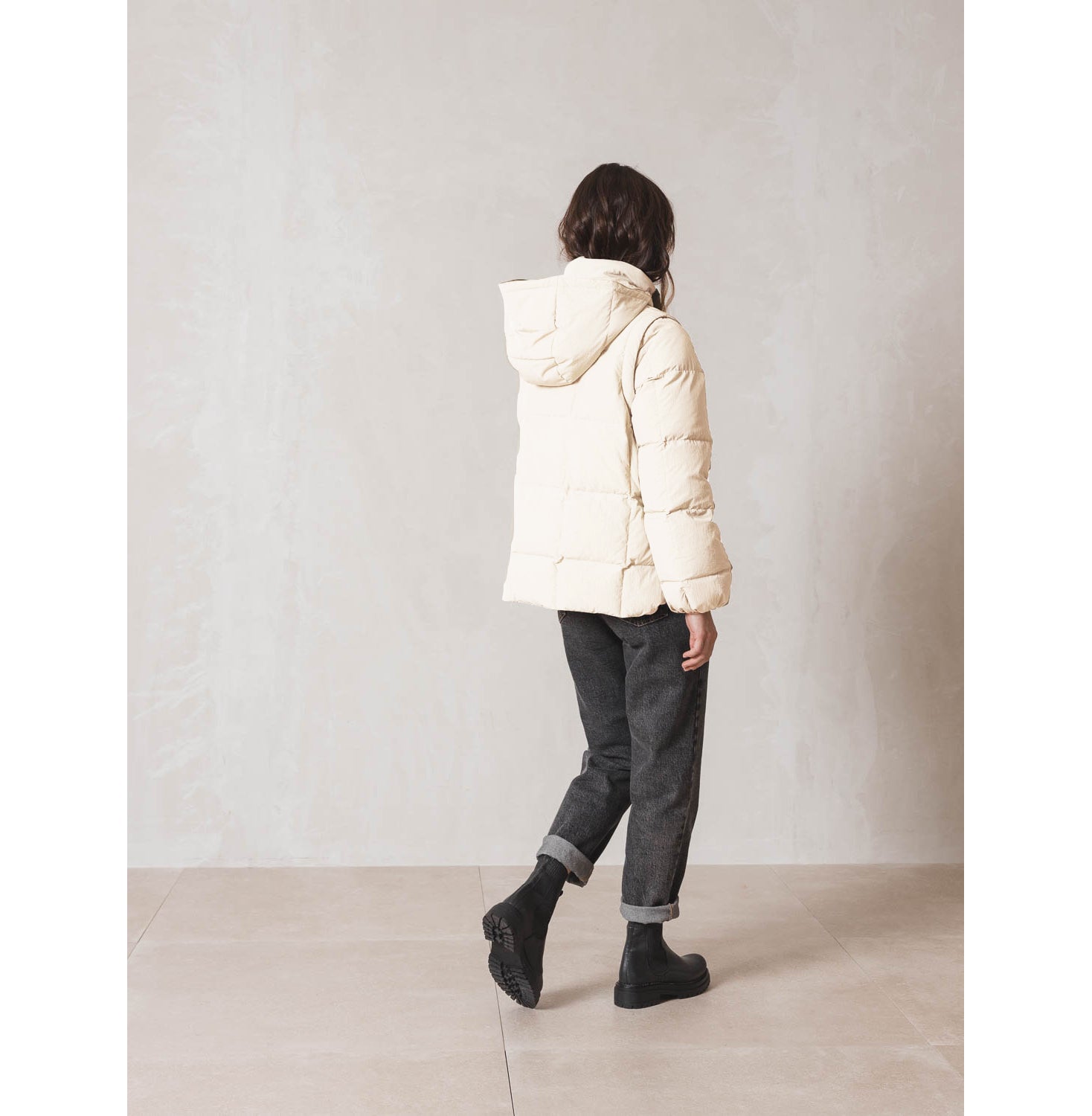 DETACHABLE SLEEVE JACKET