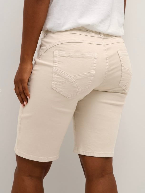 ANN TWILL COCO FIT SHORT CREAM