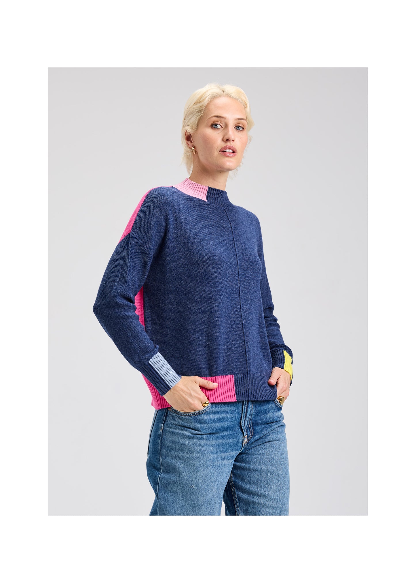 COLOUR BLOCK TRIM SWEATER