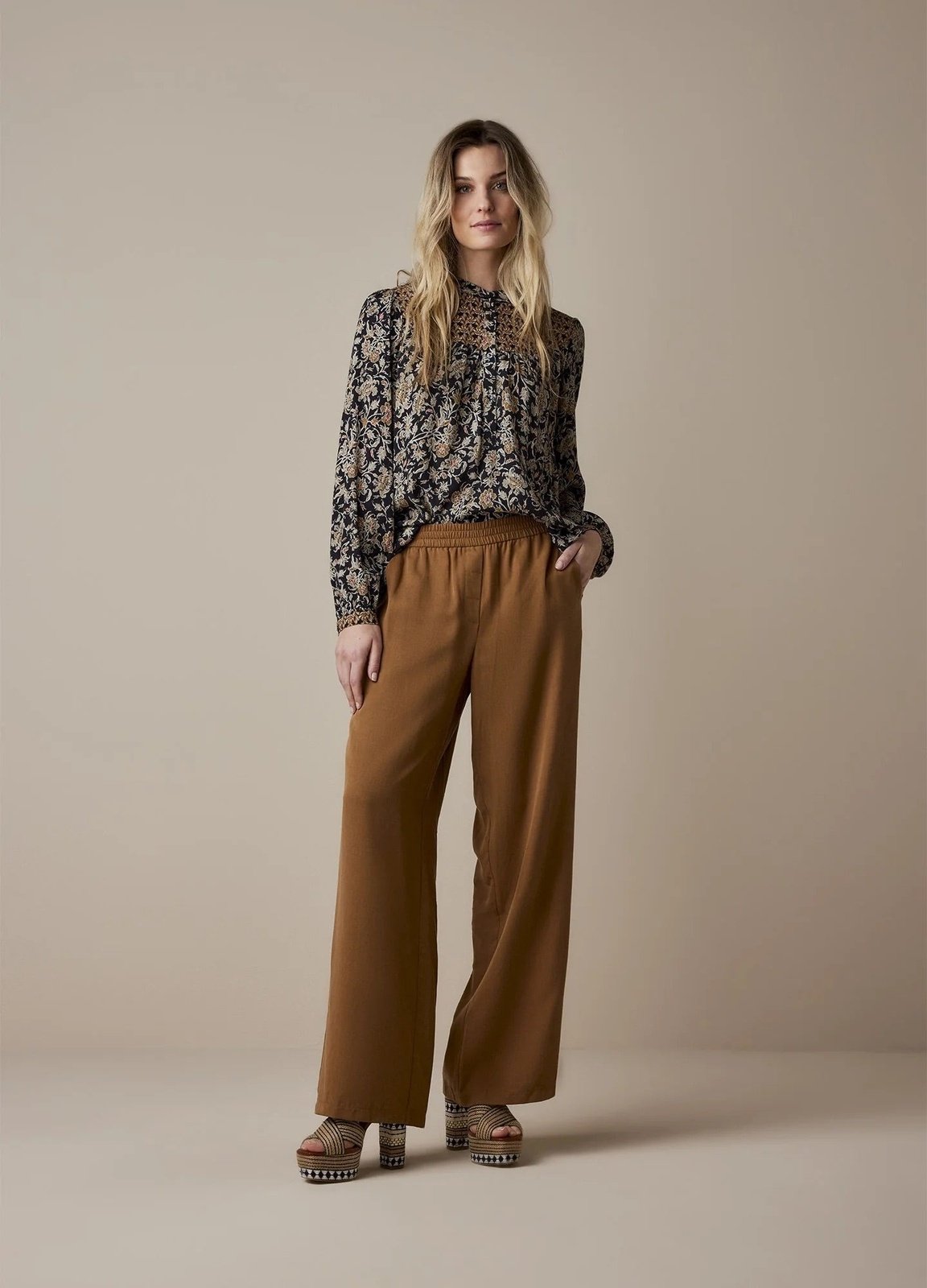 WIDE LEG PULL ON PANT